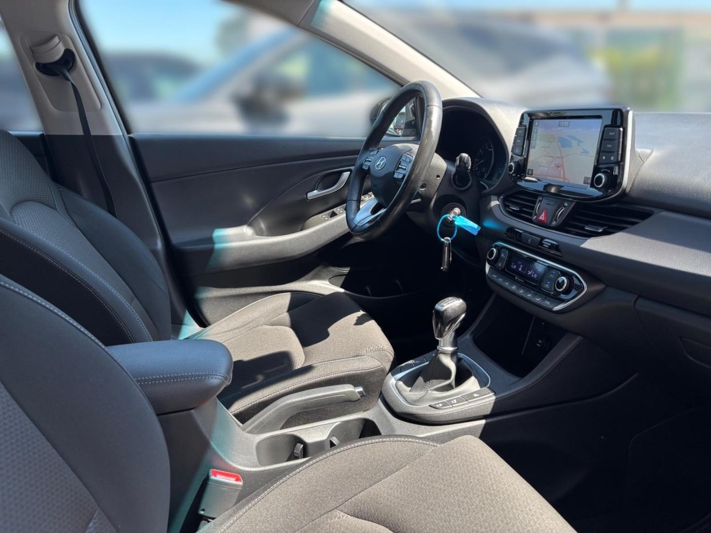 Hyundai i30 Intro LED Apple CarPlay Android Auto Mehrzon