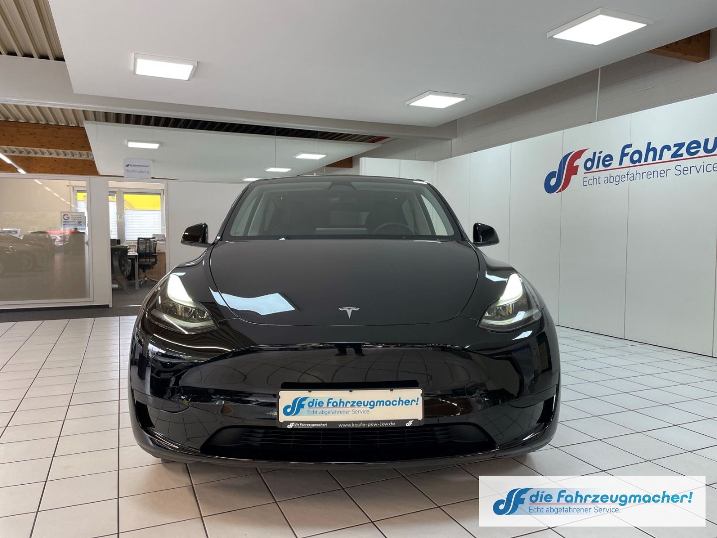 Fahrzeugabbildung Tesla Model Y Basis RWD Panorama Navi Soundsystem LED
