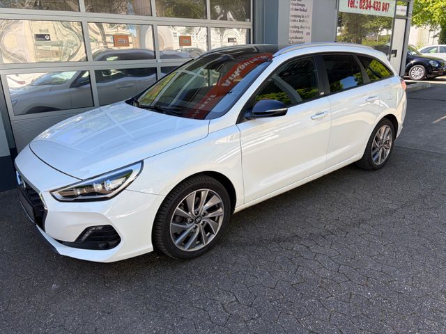Fahrzeugabbildung Hyundai i30 cw Passion Automatik+CarPlay+Panorama+Navi+