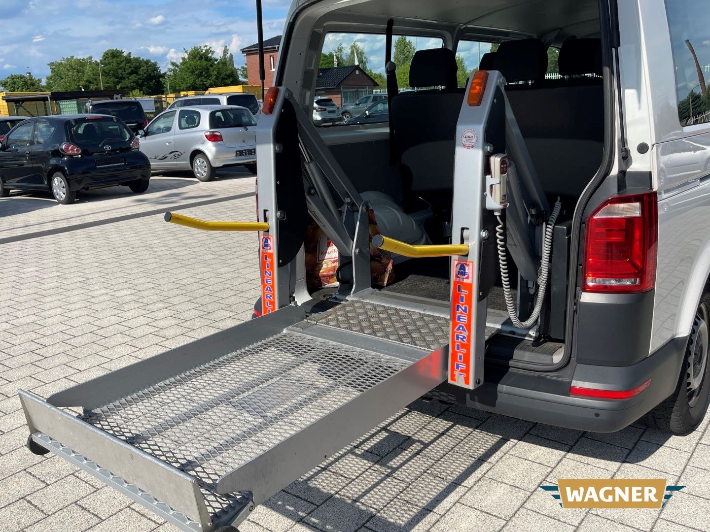 Fahrzeugabbildung Volkswagen T6 Kombi lang 9 Sitzer Rampe Klimaanlage