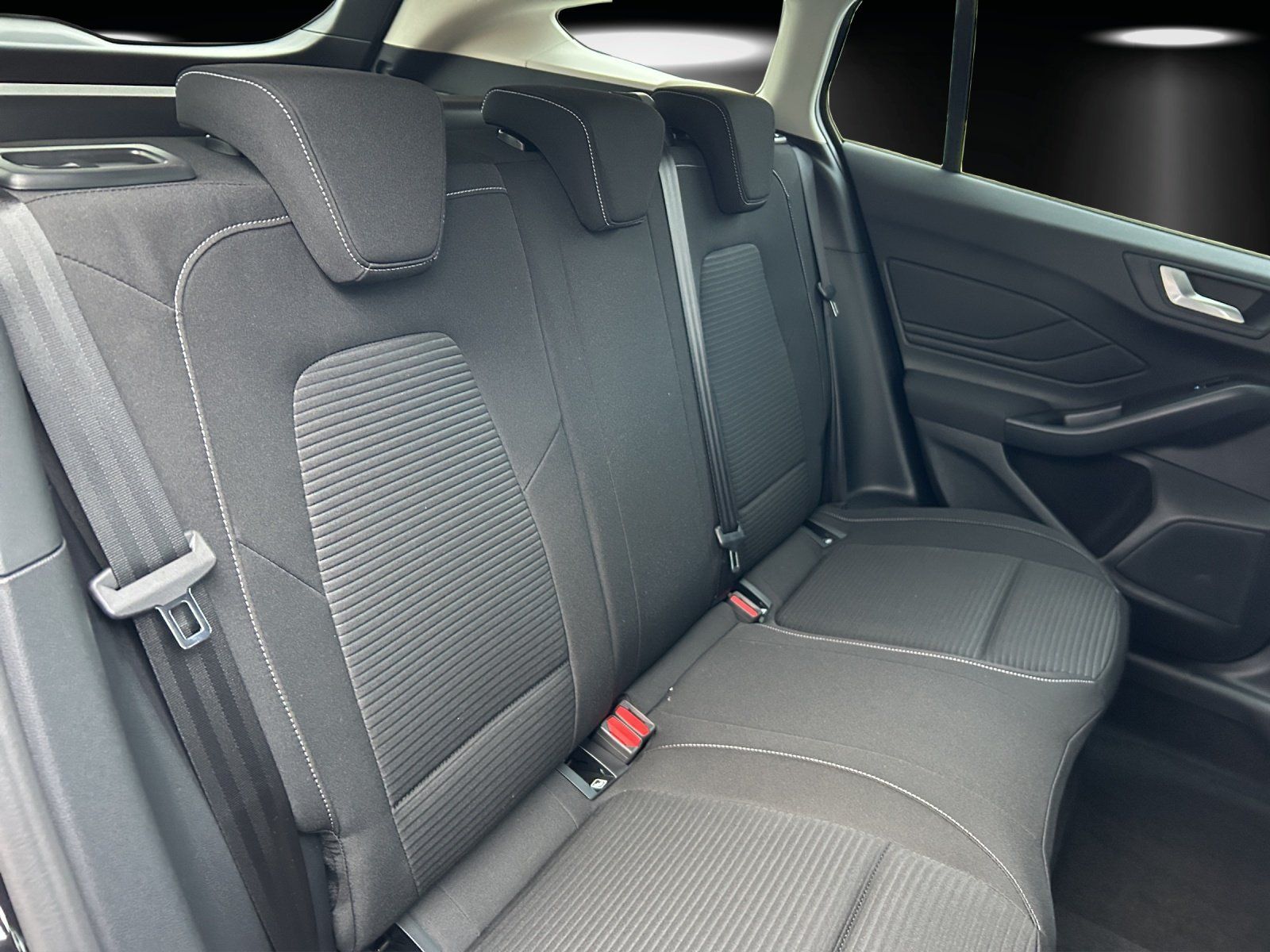 Fahrzeugabbildung Ford Focus Titanium Winter Pak. Assystens Paket. PDC