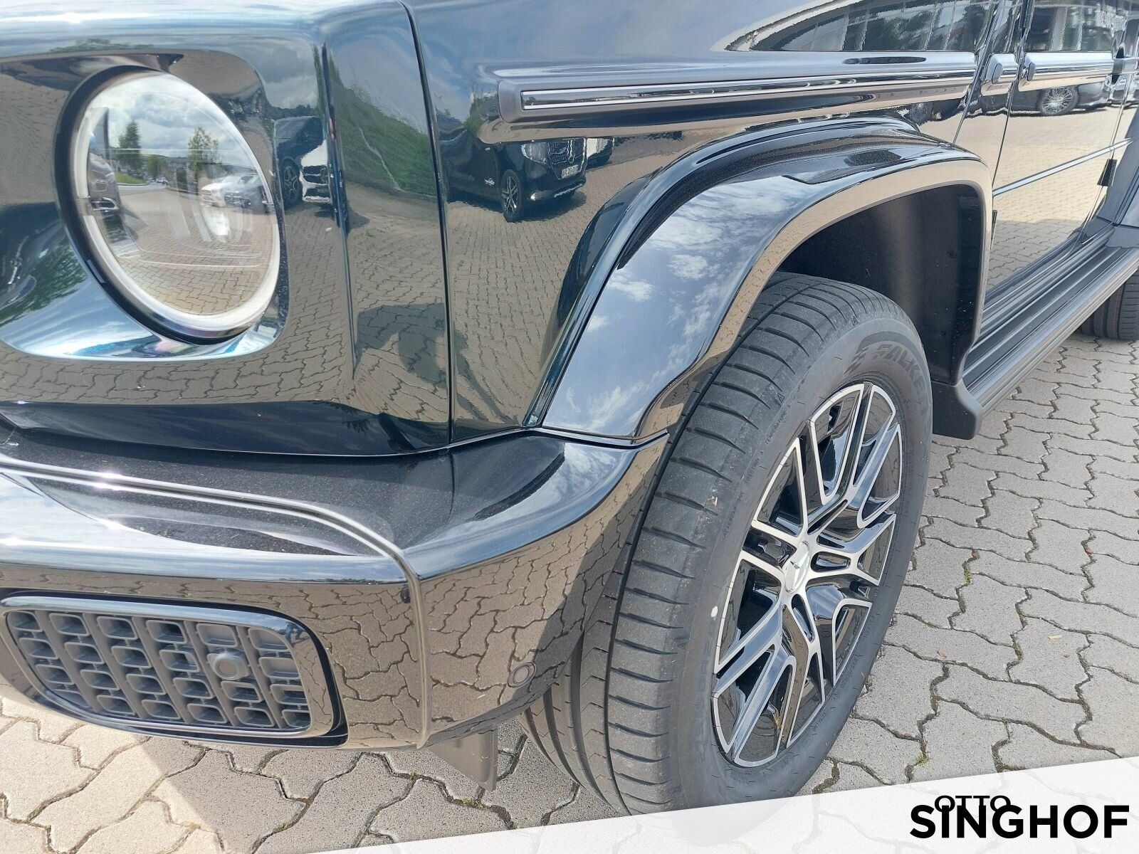 Fahrzeugabbildung Mercedes-Benz G 450 d AMG +Superior+AHK+Night+dyn.LED+360°+