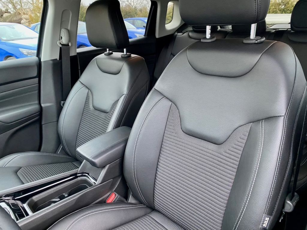 Fahrzeugabbildung Jeep Compass 1.5 Autom. Night Eagle AAC SHZ CARPLAY