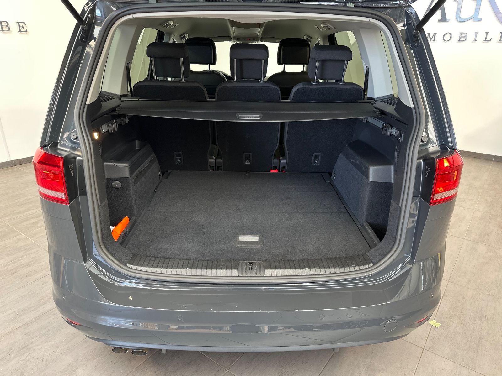 Fahrzeugabbildung Volkswagen Touran 2.0 TDI DSG Highline NAV+LED+KAM+AHK+1HD