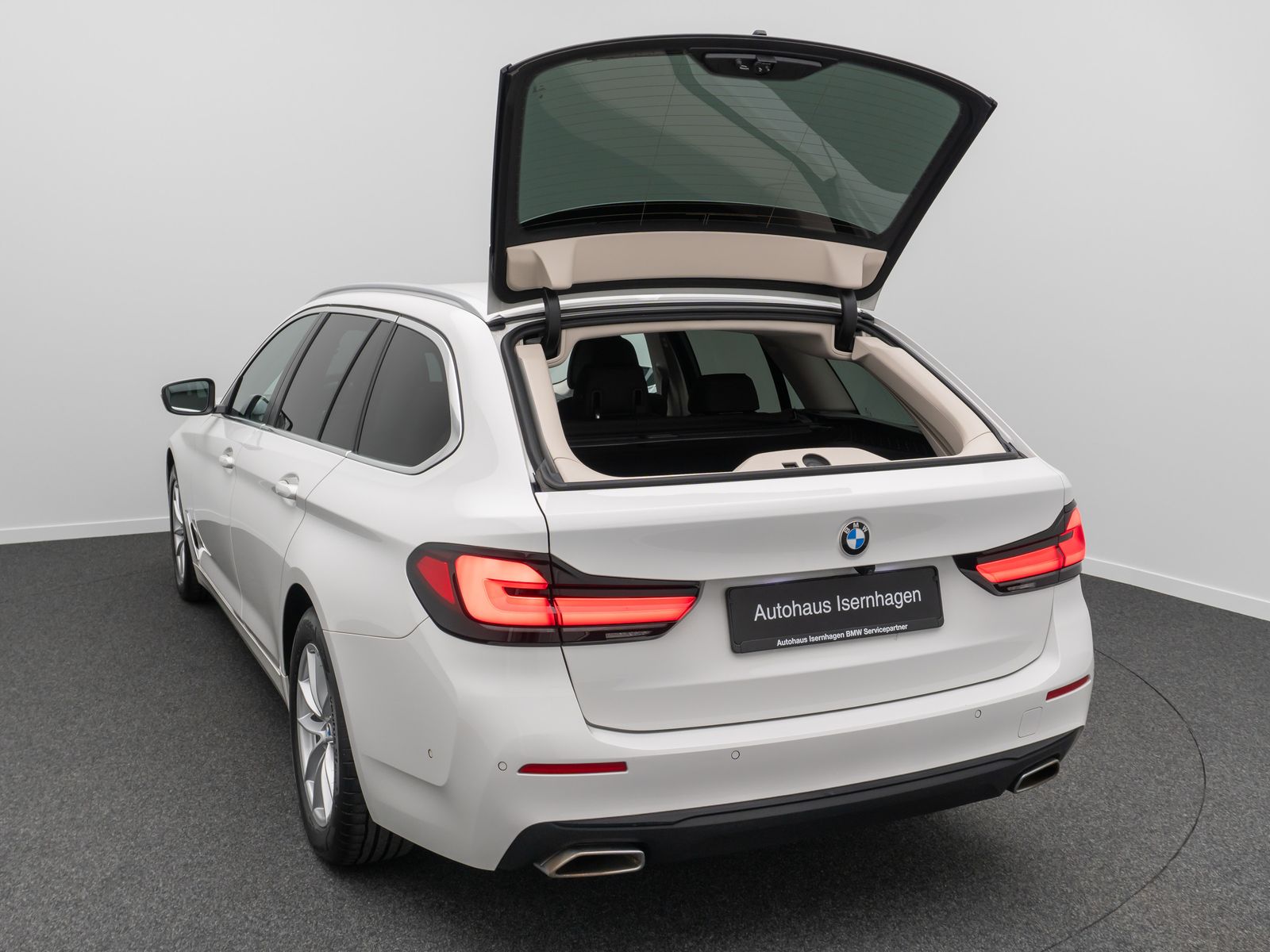 Fahrzeugabbildung BMW 520d xD Alarm DAB Kamera HiFi Belüftung Komfort