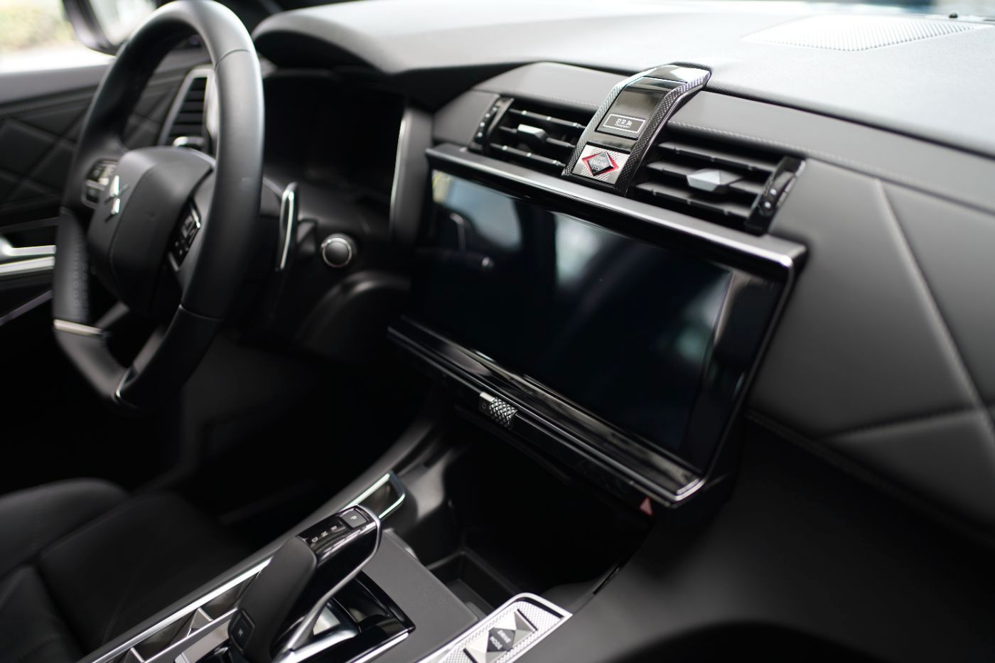 Fahrzeugabbildung DS Automobiles DS7 BlueHDi 130 EAT8 Rivoli Automatik Leder Navi