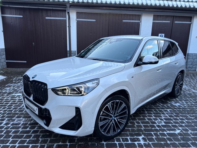 BMW iX1 30 xDrive M Sport ACC Key-Go AHK Kamera