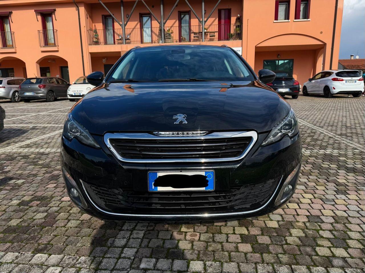 Peugeot 308 2015 — interior