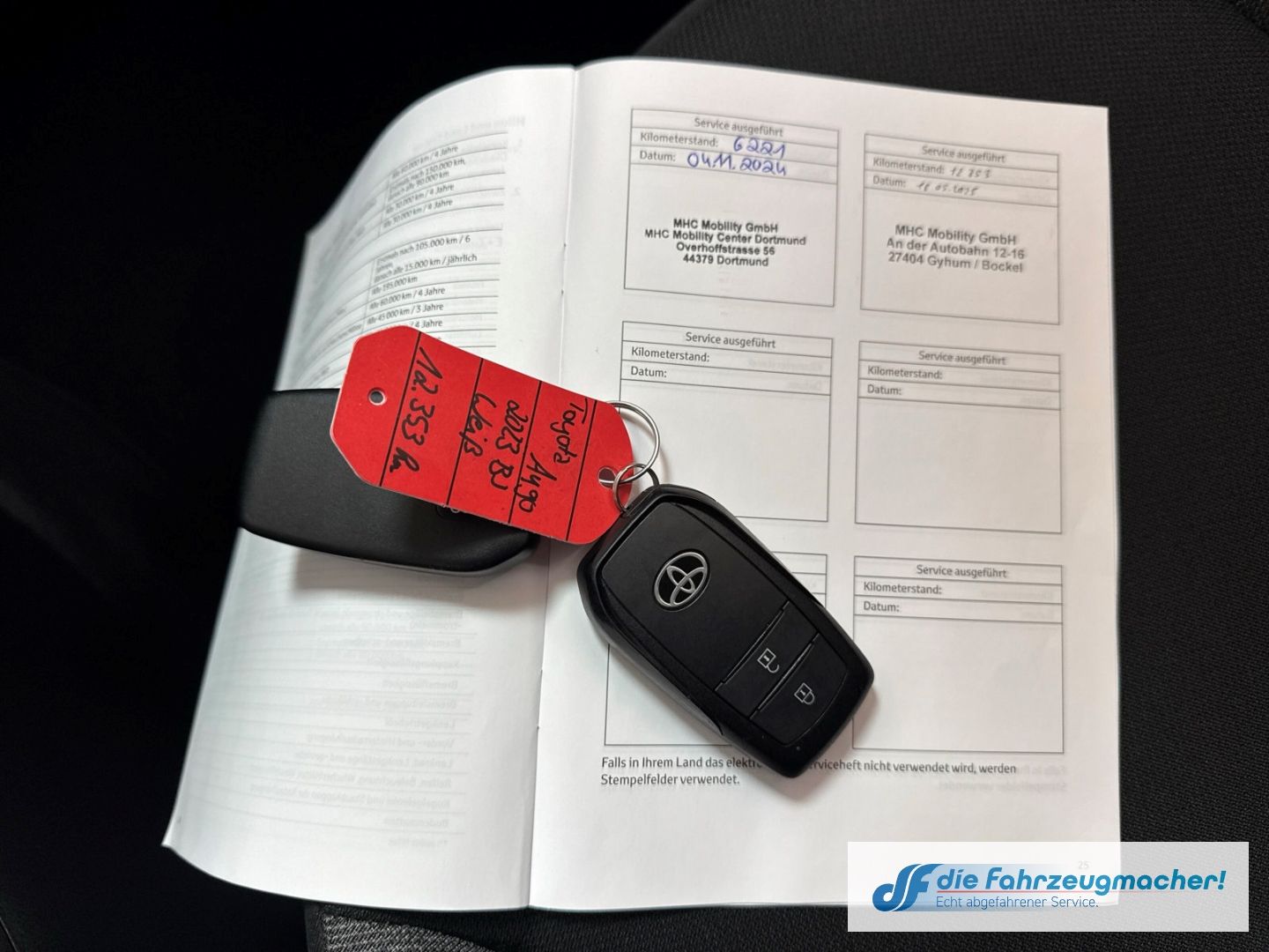 Fahrzeugabbildung Toyota Aygo X Play Apple CarPlay Android Auto Mehrzonen