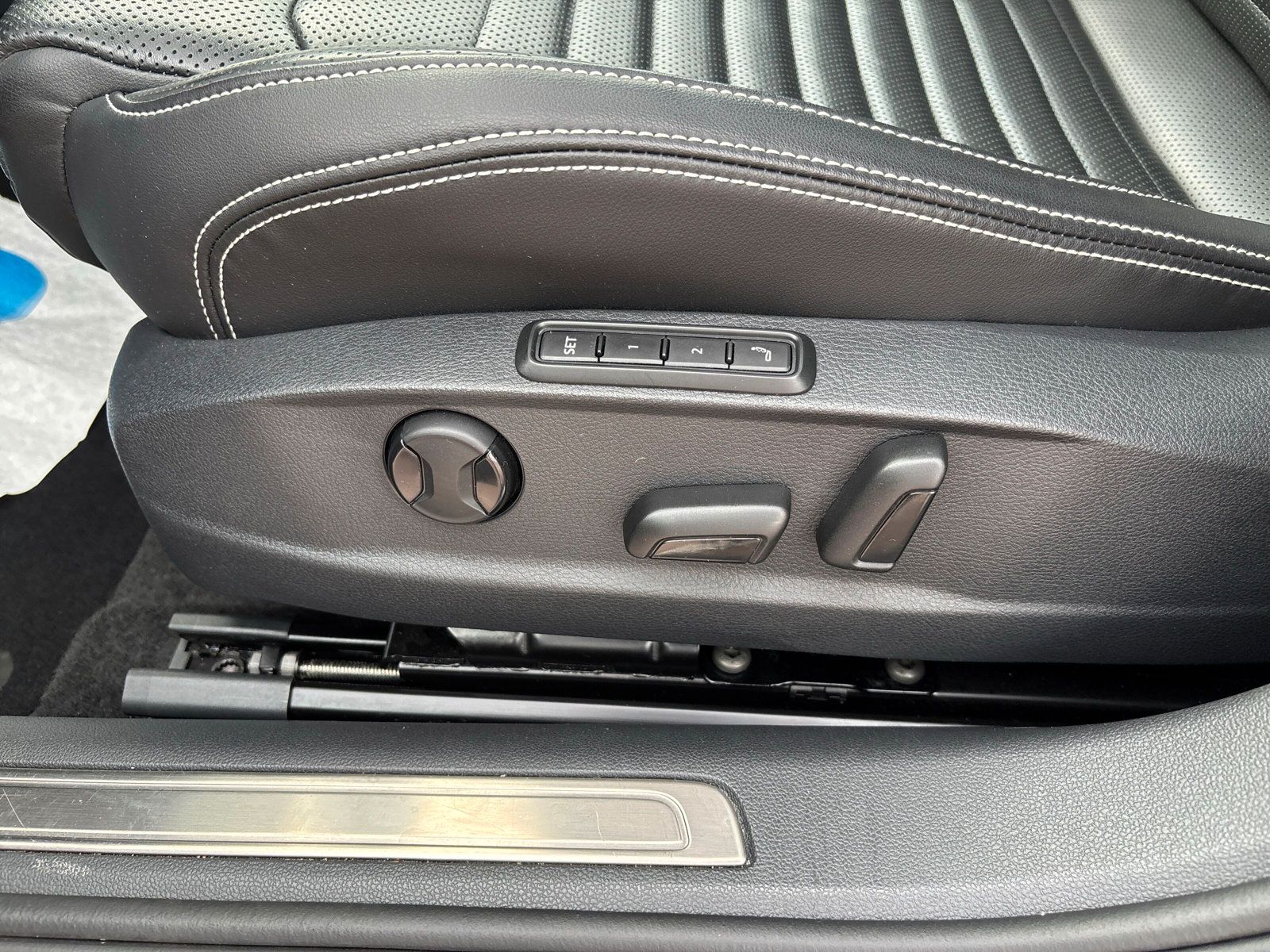 Fahrzeugabbildung Volkswagen Passat Variant Elegance 2.0 TDI 4Motion DSG AHK