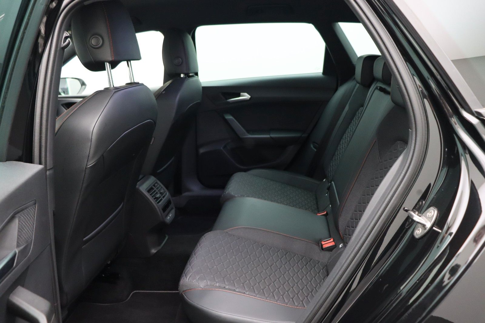 Fahrzeugabbildung SEAT Leon Sportstourer 1.5 FR