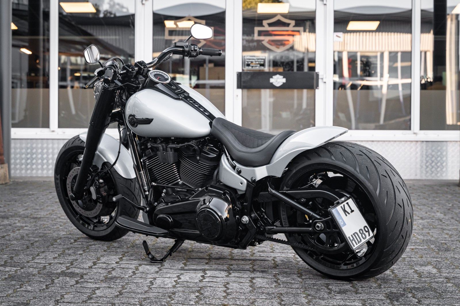 Fahrzeugabbildung Harley-Davidson SILVER DARK FAT BOY FLFBS 114 MY24 - JEKILL&HYDE
