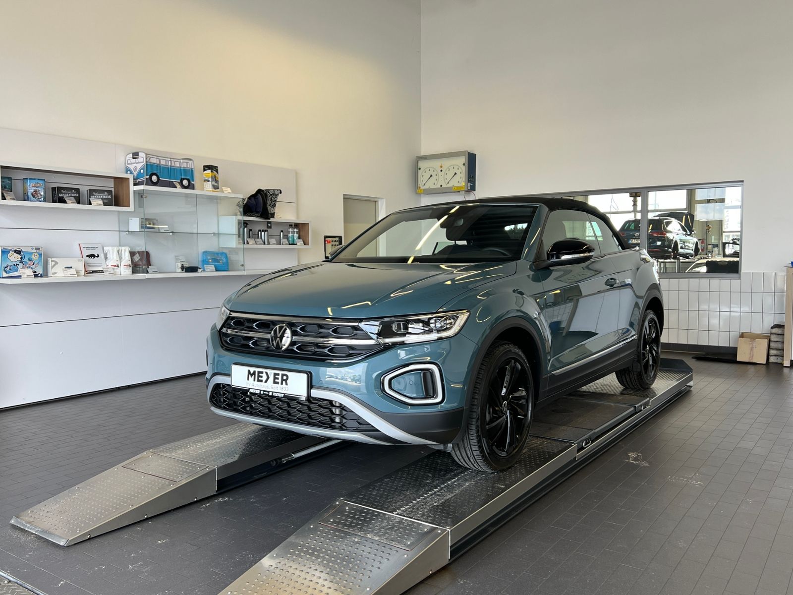 Fahrzeugabbildung Volkswagen T-Roc Cabriolet 1.5 TSI DSG *AHK, LED, Black Sty