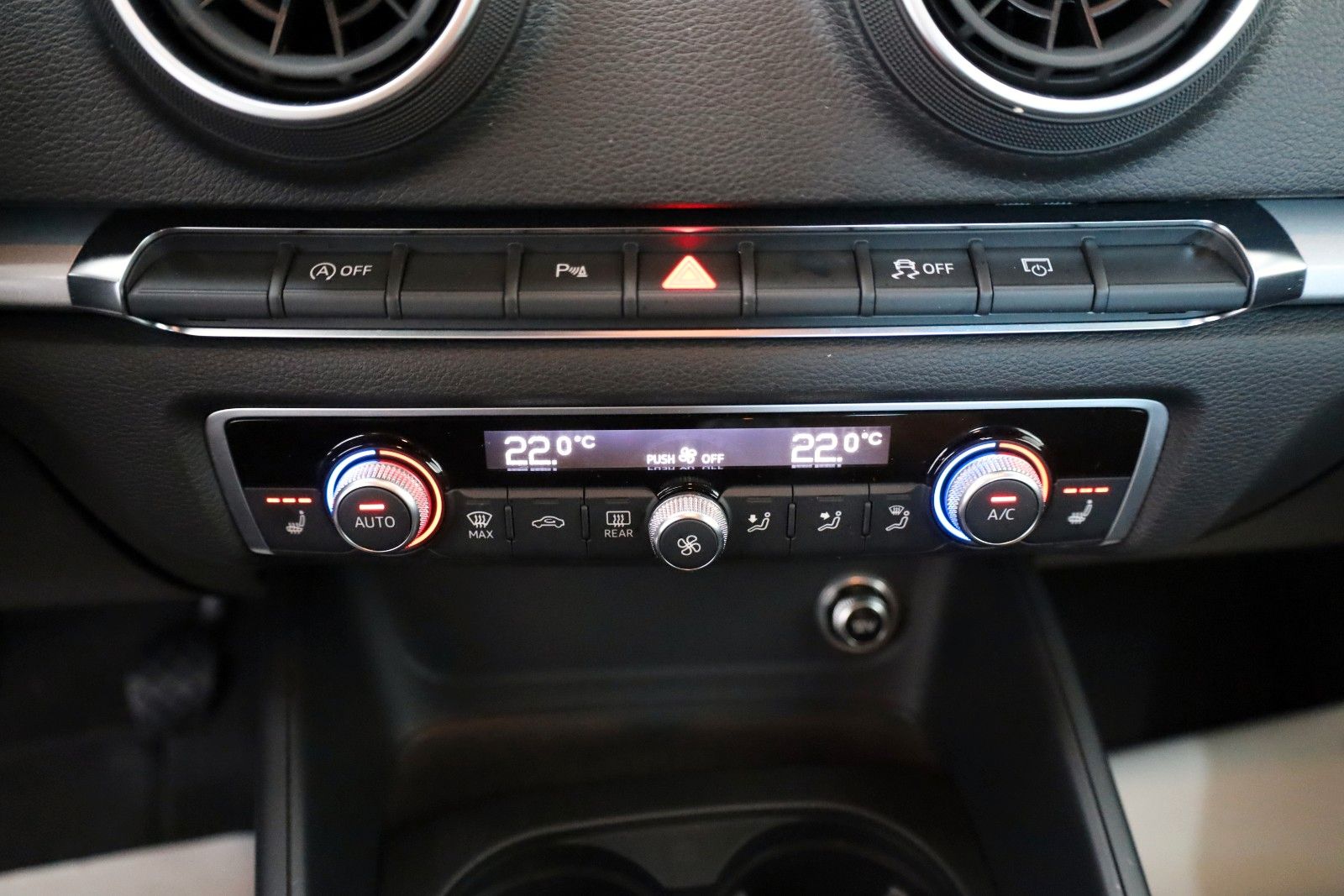 Fahrzeugabbildung Audi A3 Sportback 30 TDI Navi,Xenon,SH,PDC,Allwetter