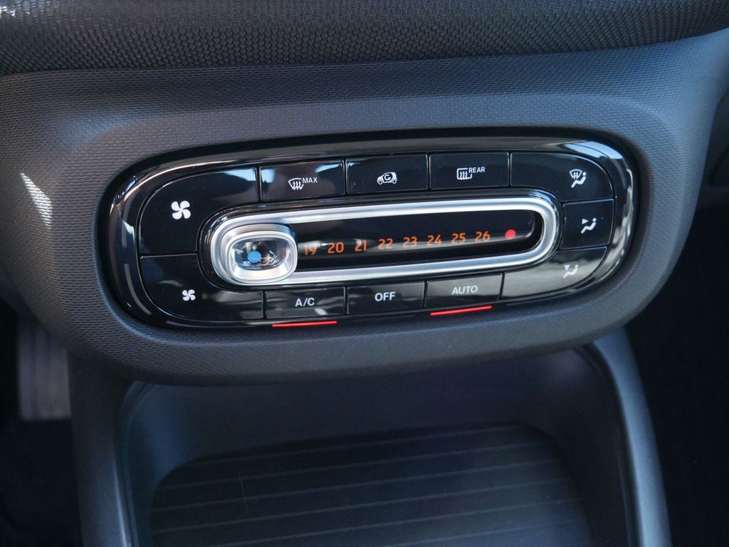 Fahrzeugabbildung Smart fortwo EQ KLIMAAUTOMATIK SITZHEIZUNG