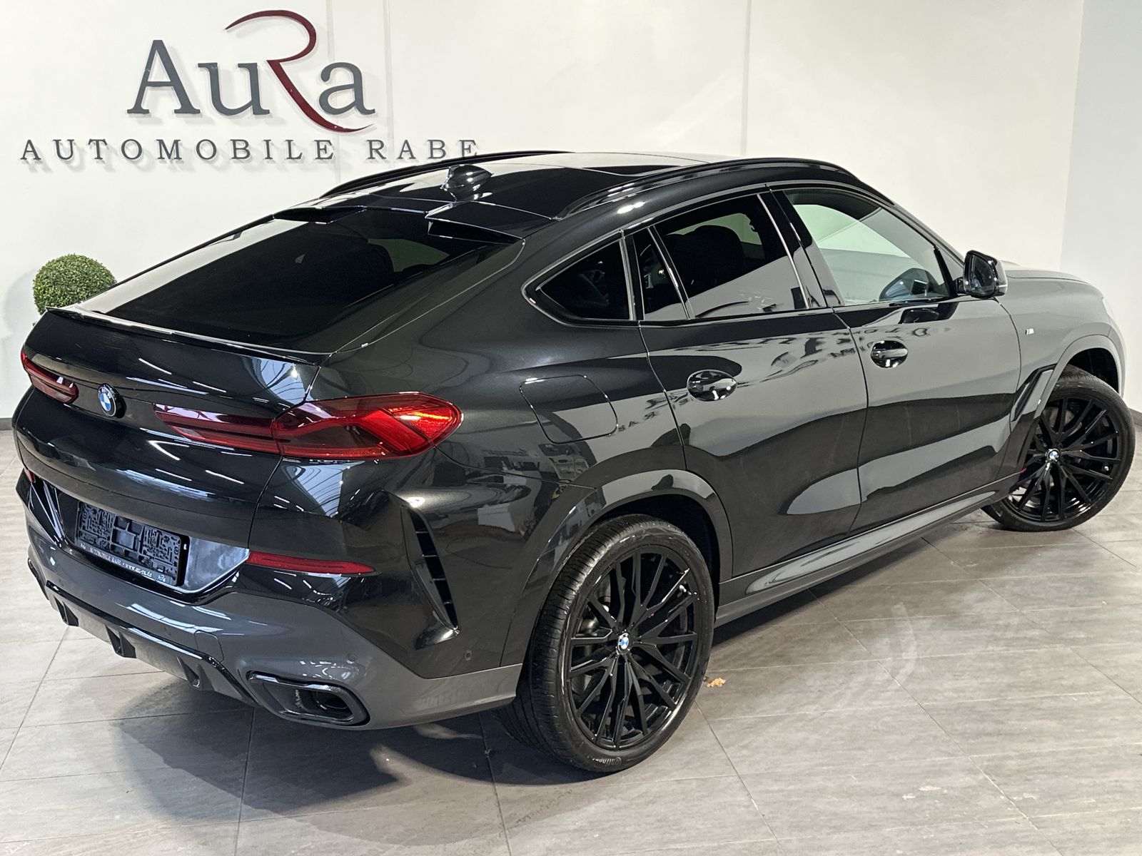 Fahrzeugabbildung BMW X6 xDrive40d M-Sport NAV+LASER+AHK+PANO+HEAD-UP