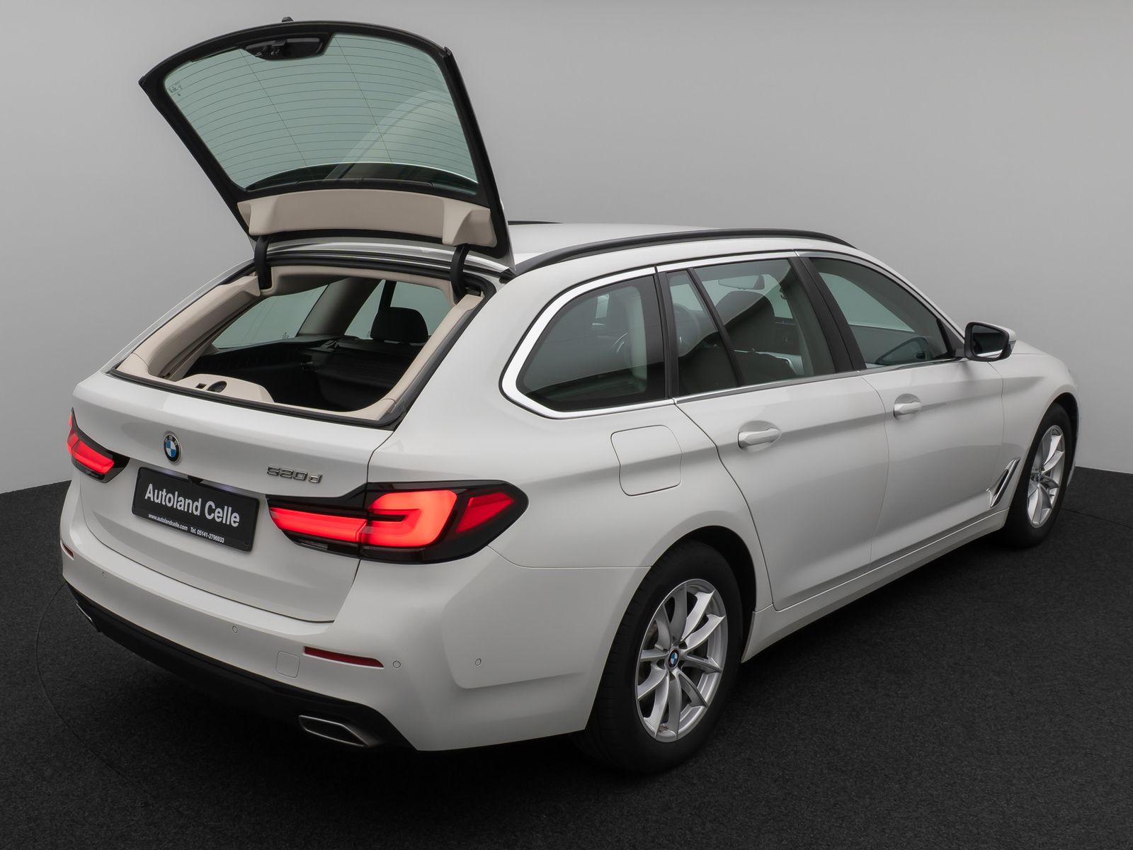 Fahrzeugabbildung BMW 520d Kamera DAB Leder 4xKlima AHK Alarm Sport