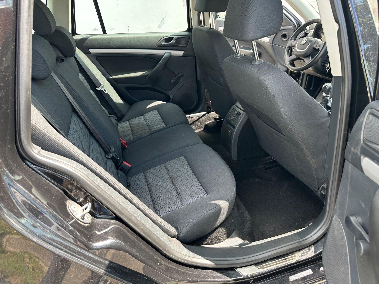 Skoda Octavia 2012 — interior
