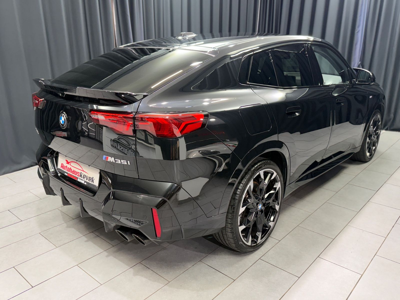 Fahrzeugabbildung BMW X2 M35 i xDrive|M-SPORT PRO|NAVI|HEAD-UP|21 ZOLL