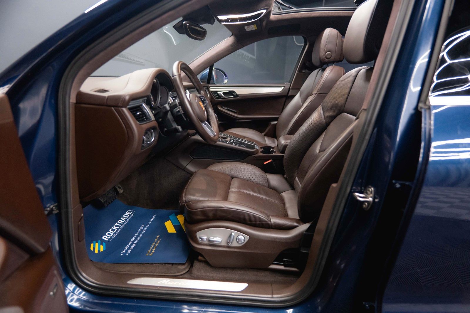 Fahrzeugabbildung Porsche Macan Turbo Sport-Design Chrono+ *Pano*DAB*LED*