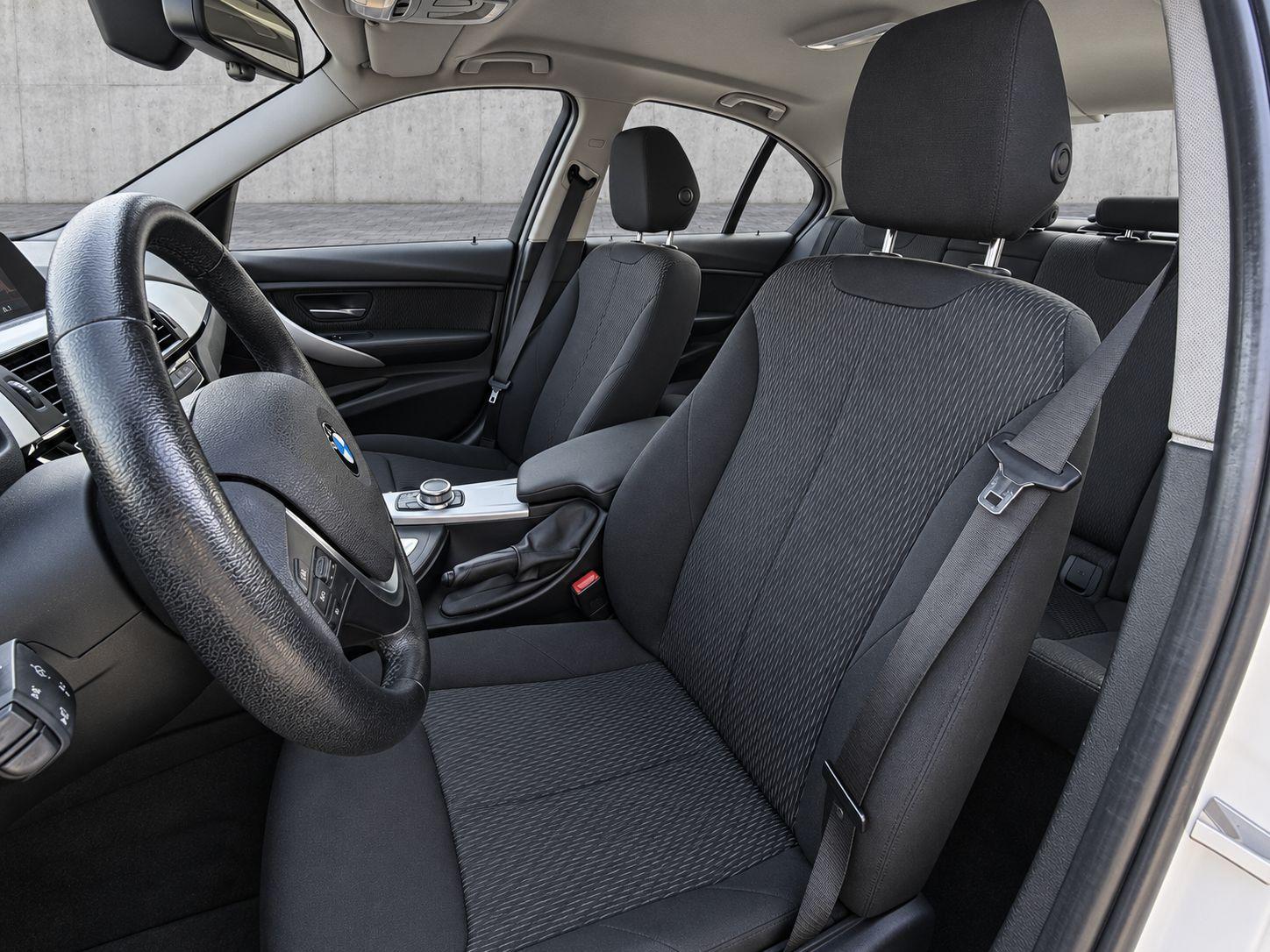 BMW 318 i Limousine 'Aut.'LED'WenigKM'Navi'