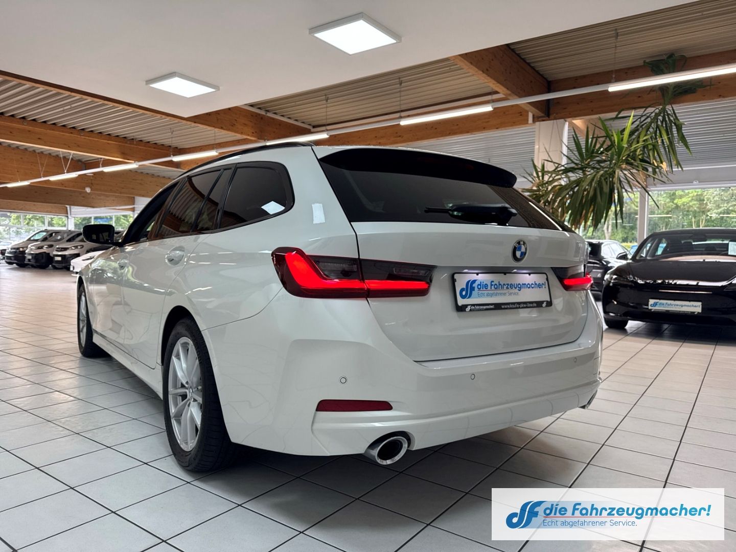 Fahrzeugabbildung BMW 320 d Touring Mild-Hybrid EU6d HUD Navi Digitale