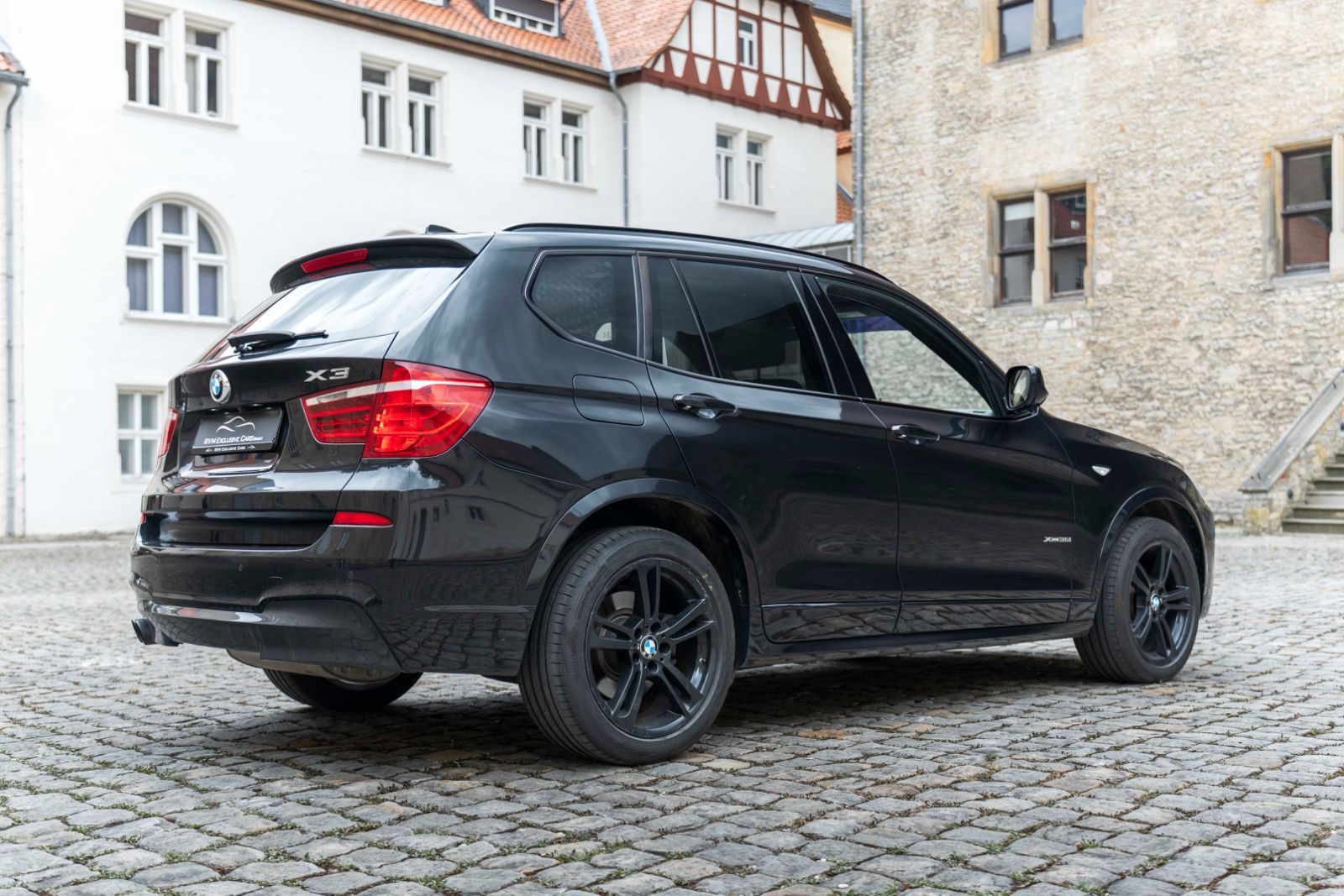 Fahrzeugabbildung BMW X3 xDrive35i M Sport HIFI KAM NAV SZH PANO M+S