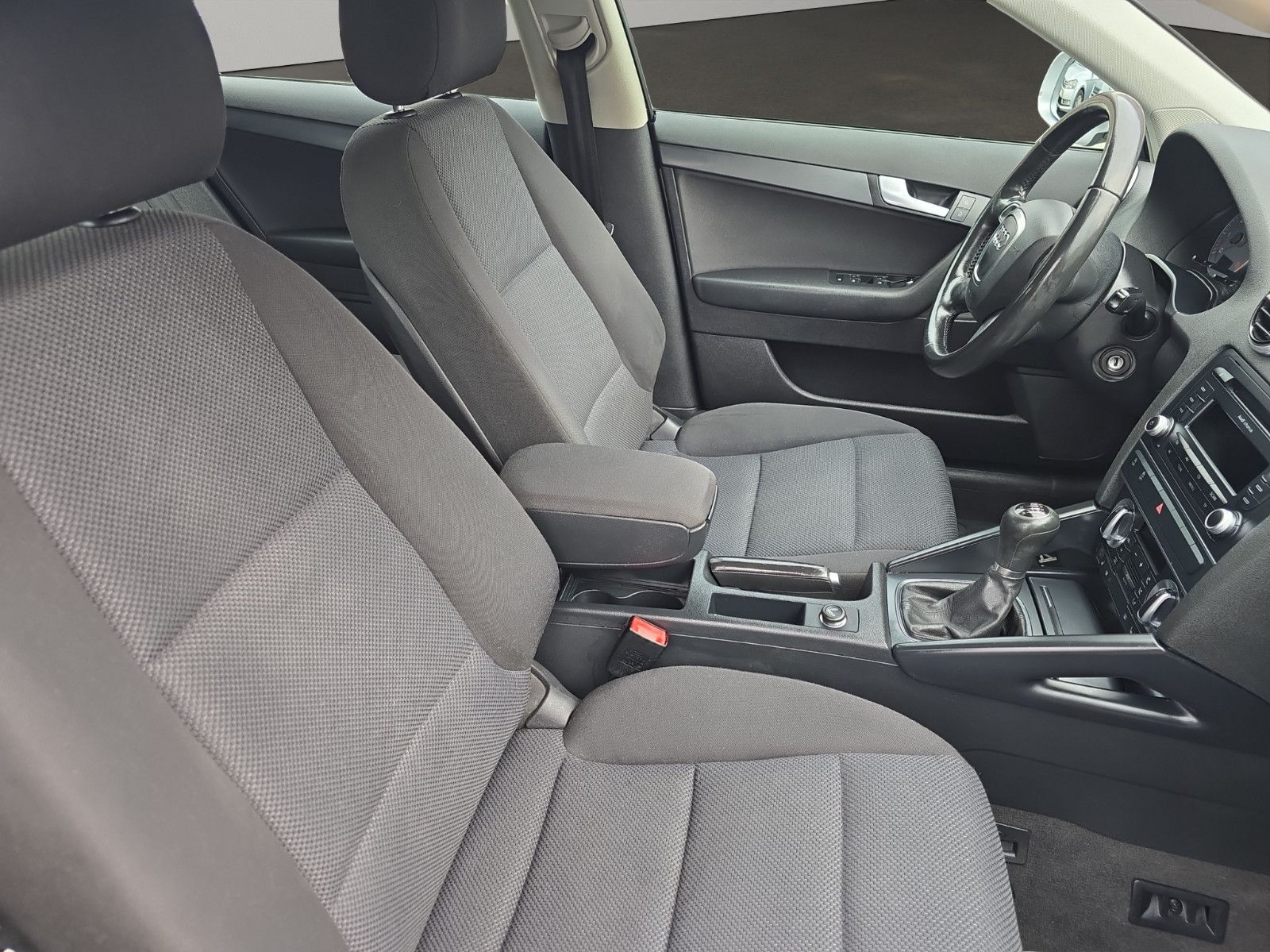 Fahrzeugabbildung Audi A3 Sportback 1.2 TFSI Attraction+Klima+SHZ