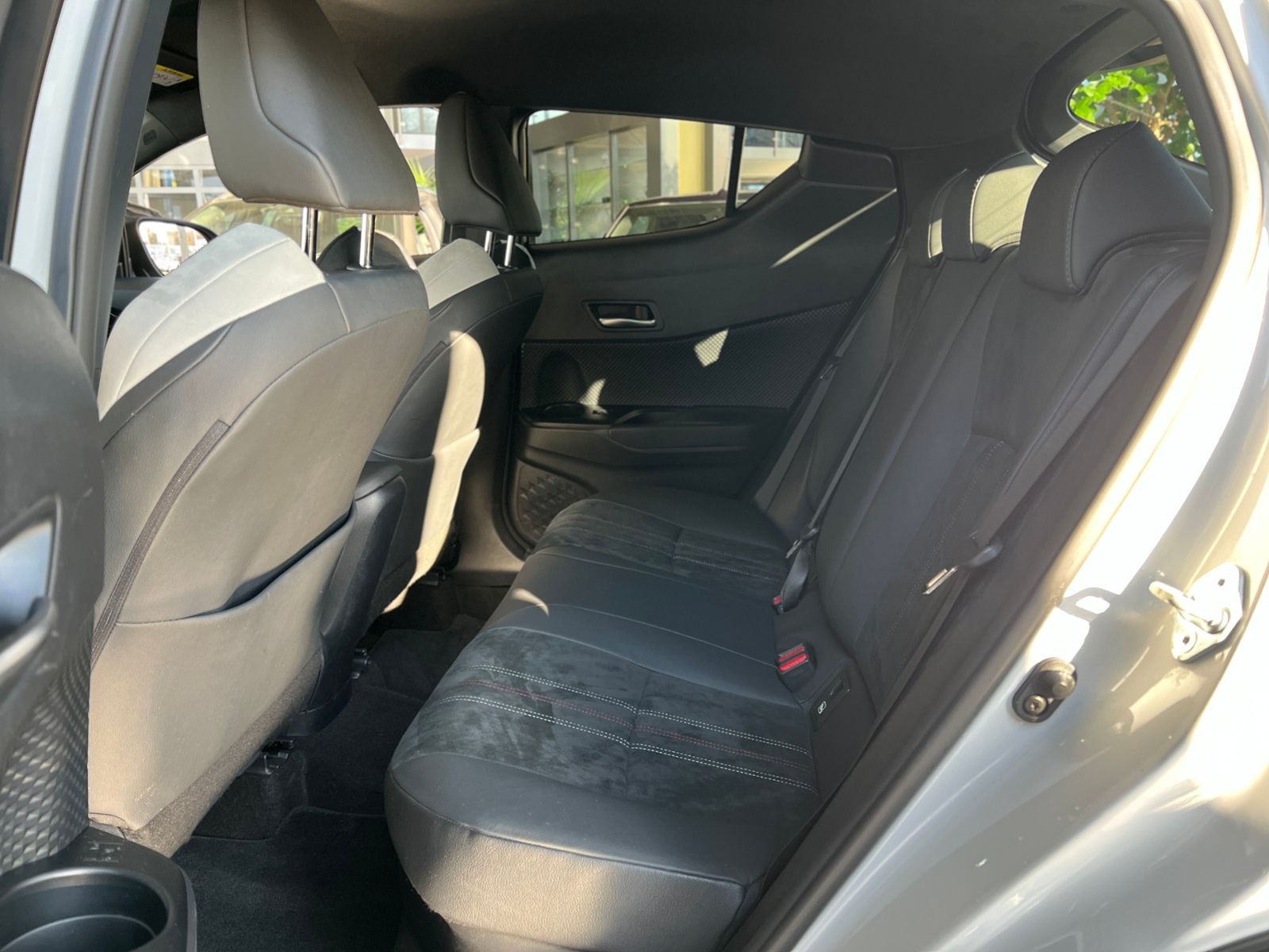 Fahrzeugabbildung Toyota C-HR Hybrid GR Sport AHK LED NAV SHZ ALU