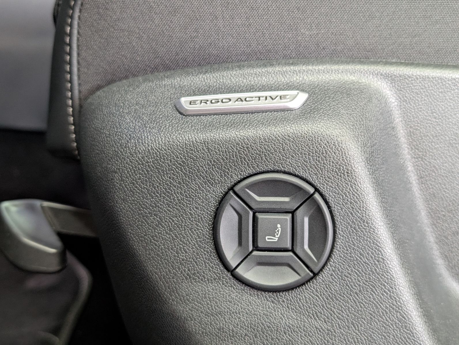 Fahrzeugabbildung Volkswagen Tayron R-Line 360°H&K HUD PANO IQ-LIGHT BLACK 7S