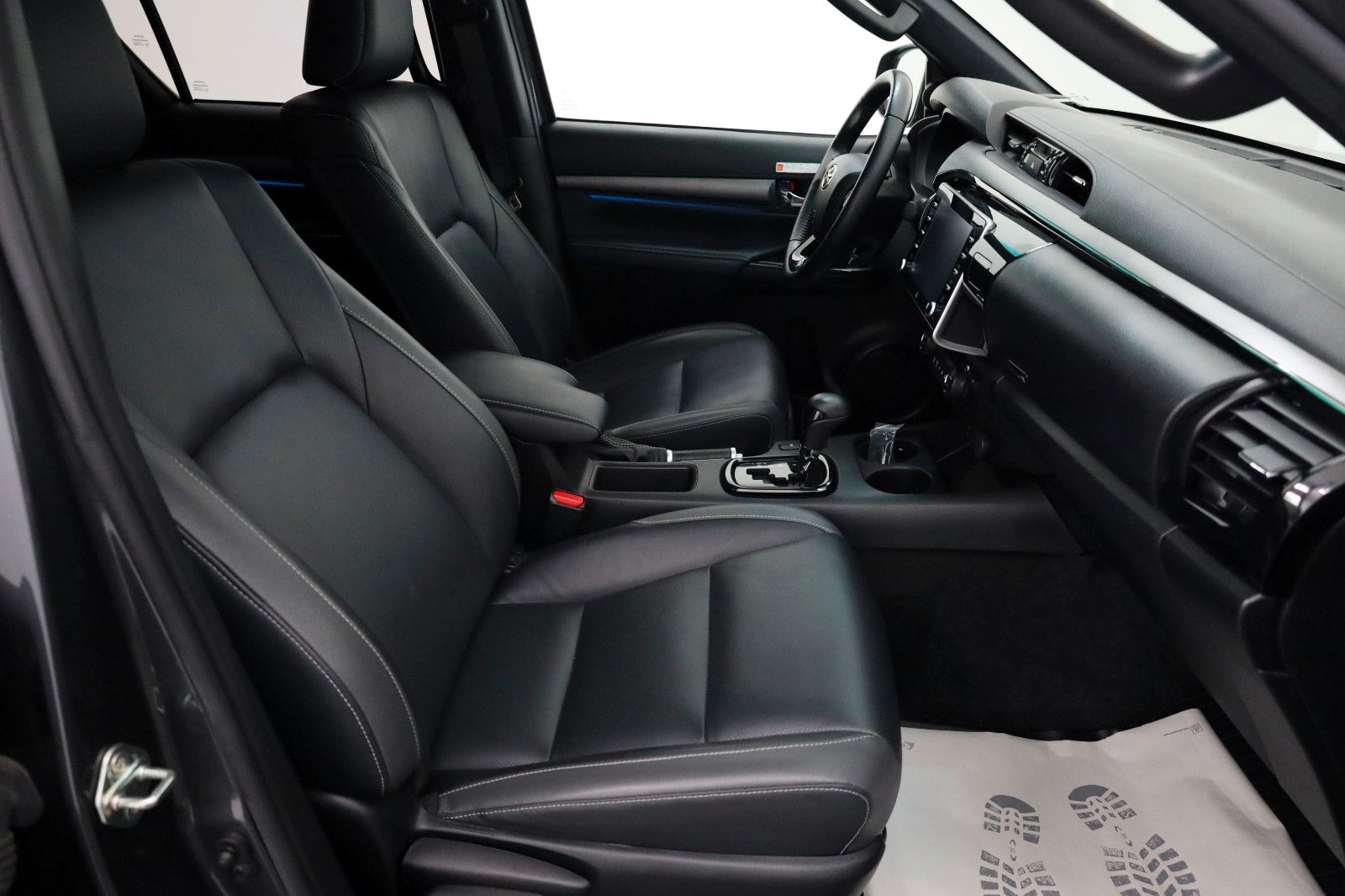 Fahrzeugabbildung Toyota Hilux 2.8 D-4D Invincible,HardTOP,8xAluräder,AHK