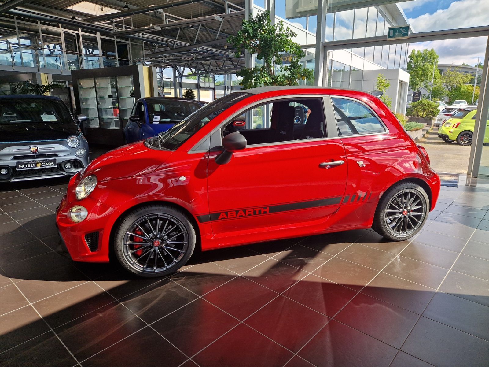 Fahrzeugabbildung Abarth 695C Beats Soundsystem NAVI ALU