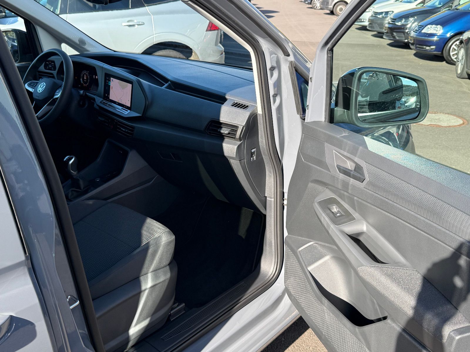 Fahrzeugabbildung Volkswagen Caddy TSI 7-Sitzer GRA AHK DAB Navi Kamera