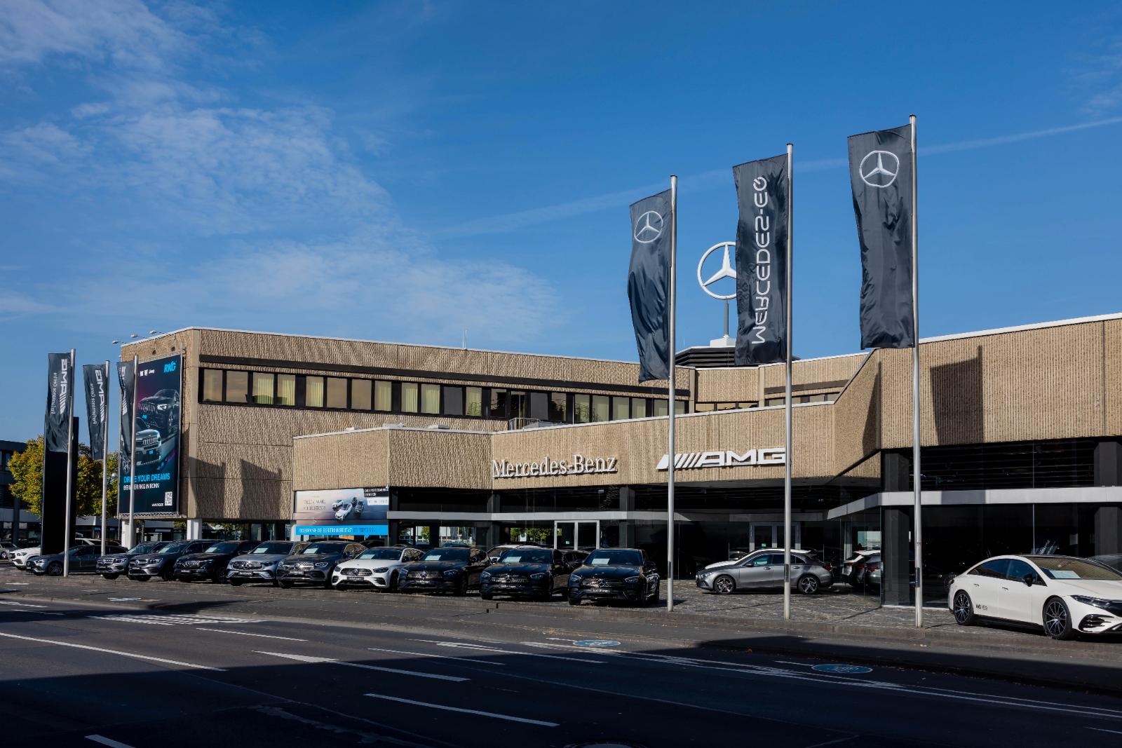 showroom-image-top