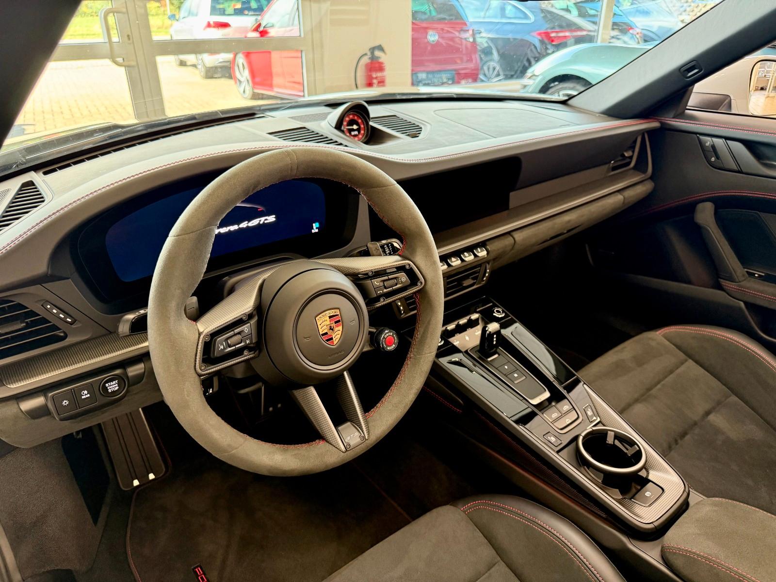 Porsche 911 992 Carrera 4 GTS Cabrio
