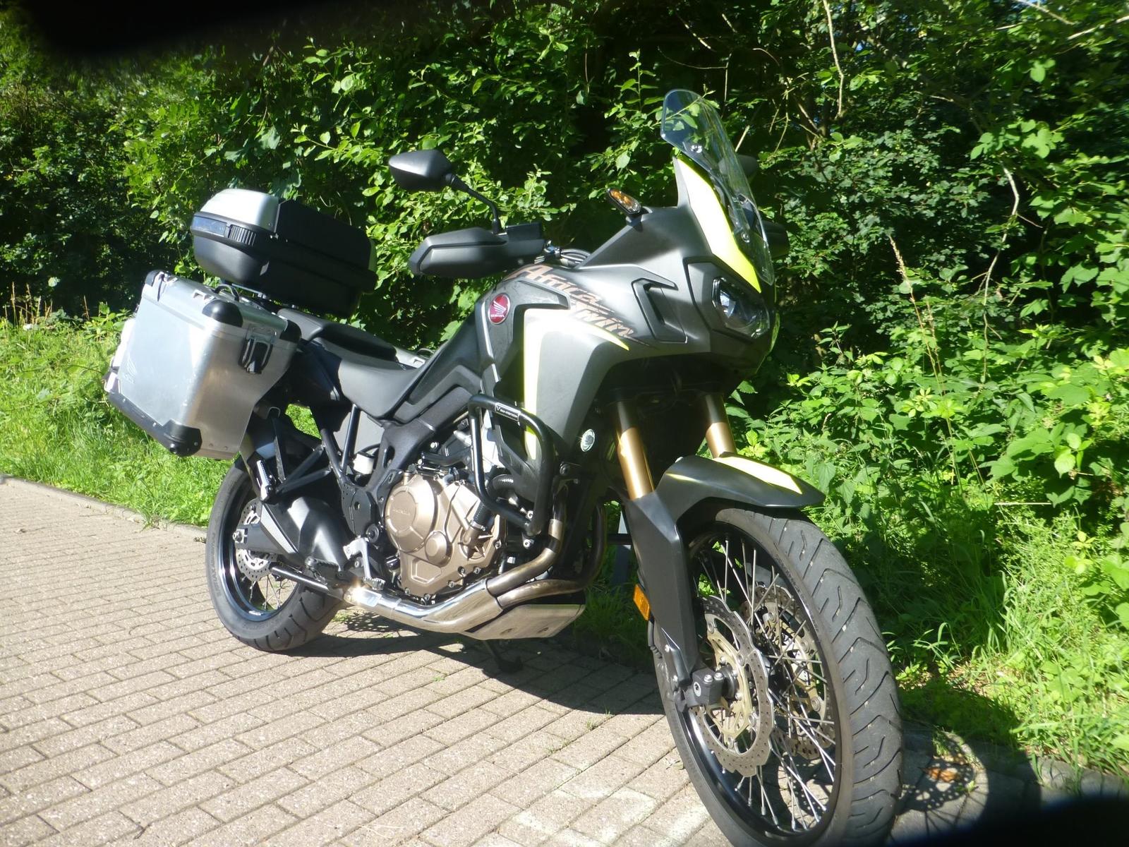 Honda CRF1000L Africa Twin Kundenauftrag mit viel