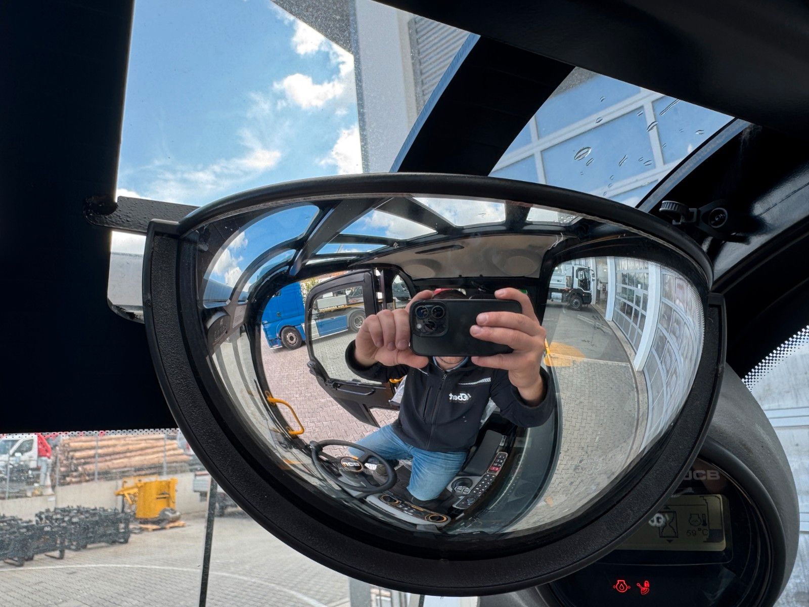 Fahrzeugabbildung JCB TLT 35-26D 4WD Teletruck / nur : 143h!! / SS