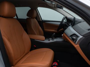 Fahrzeugabbildung BMW 530d Tour HUD ACC Kamera DAB Komfortzugang