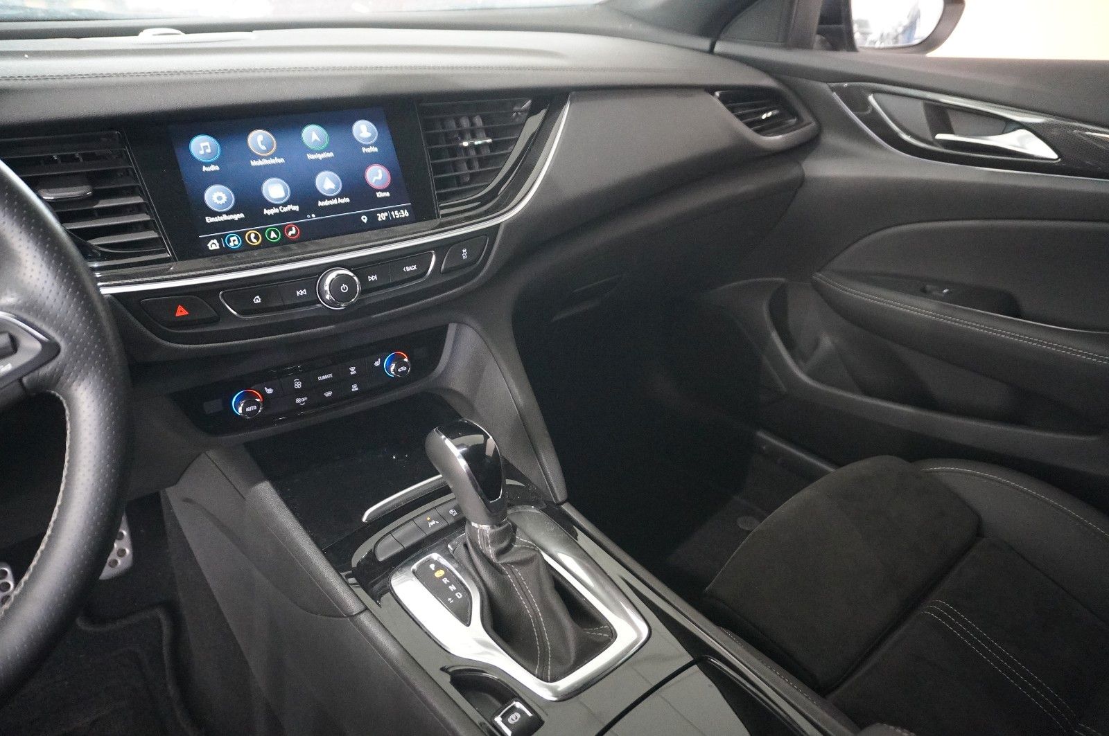 Fahrzeugabbildung Opel Insignia B ST 2.0D ULTIMATE NAVI/LED/OPC/VIRTU.