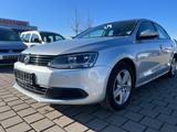 Volkswagen Jetta VI Comfortline 1.6TDI TÜV 01-2027 NAVI - silberne Volkswagen Jetta