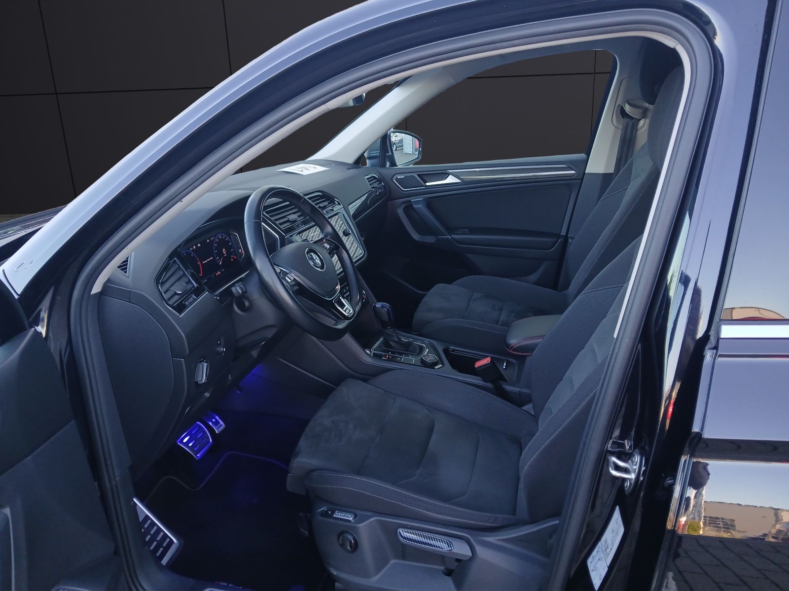 Fahrzeugabbildung Volkswagen Tiguan Allspace TDI Highline DSG 4M R-Line LED A