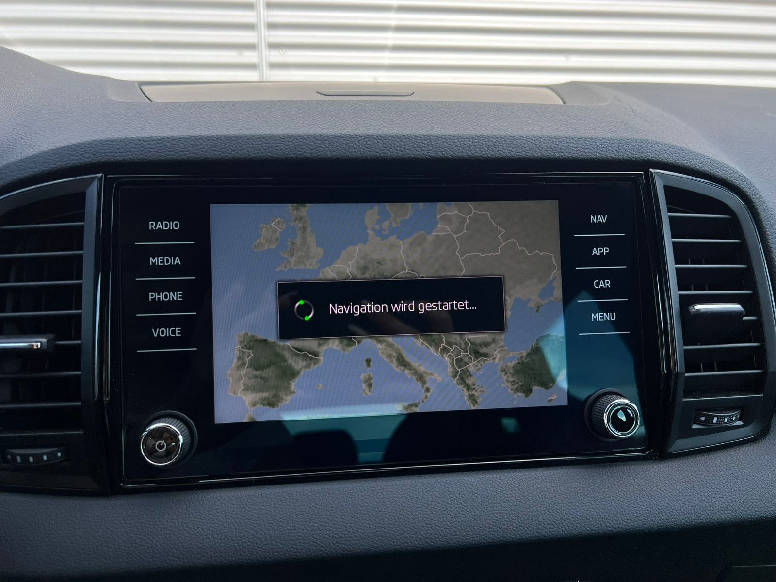 Fahrzeugabbildung SKODA Karoq Sportline 1.5 TSI Navi LED ACC