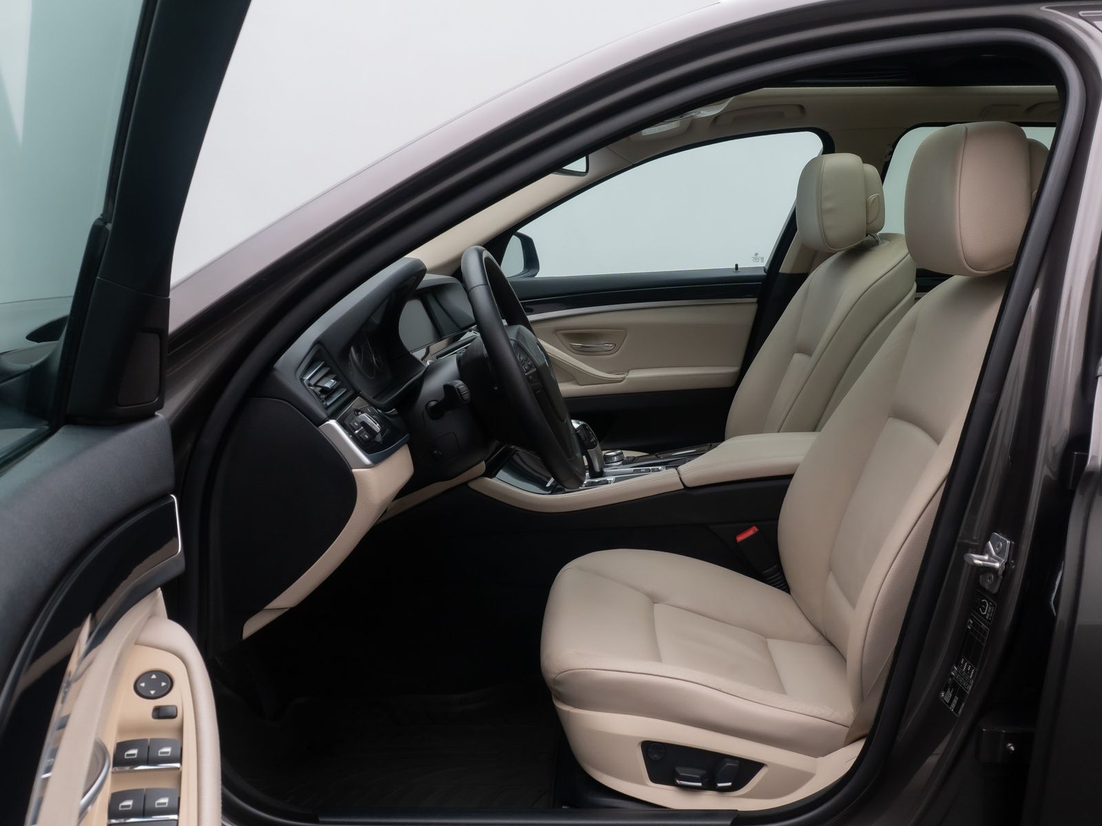 Fahrzeugabbildung BMW 525d Memory Bi-Xenon GeschwindigReg NaviPro HiFi