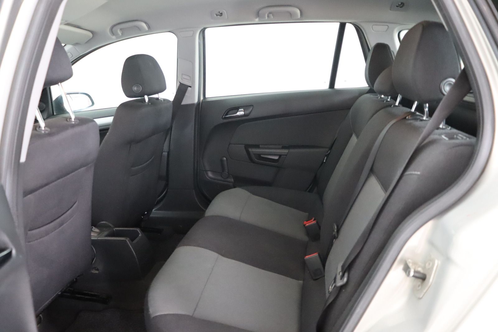 Fahrzeugabbildung Opel Astra Caravan 1.6 Twinport Edition