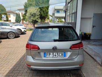 Volkswagen Golf - 6