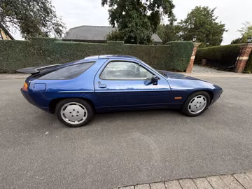 1990 Porsche 928 照片 1