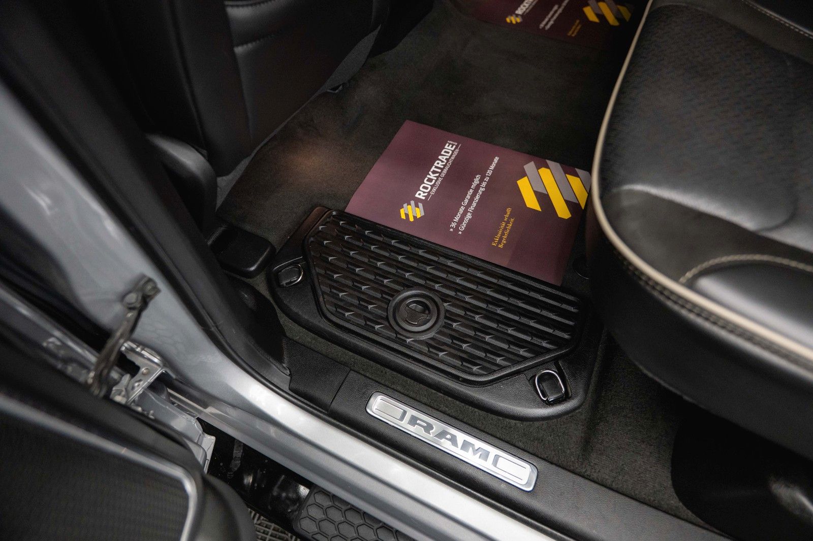 Fahrzeugabbildung Dodge RAM 5.7 V8 HEMI 4x4 Night LARAMIE LONGBED 19%