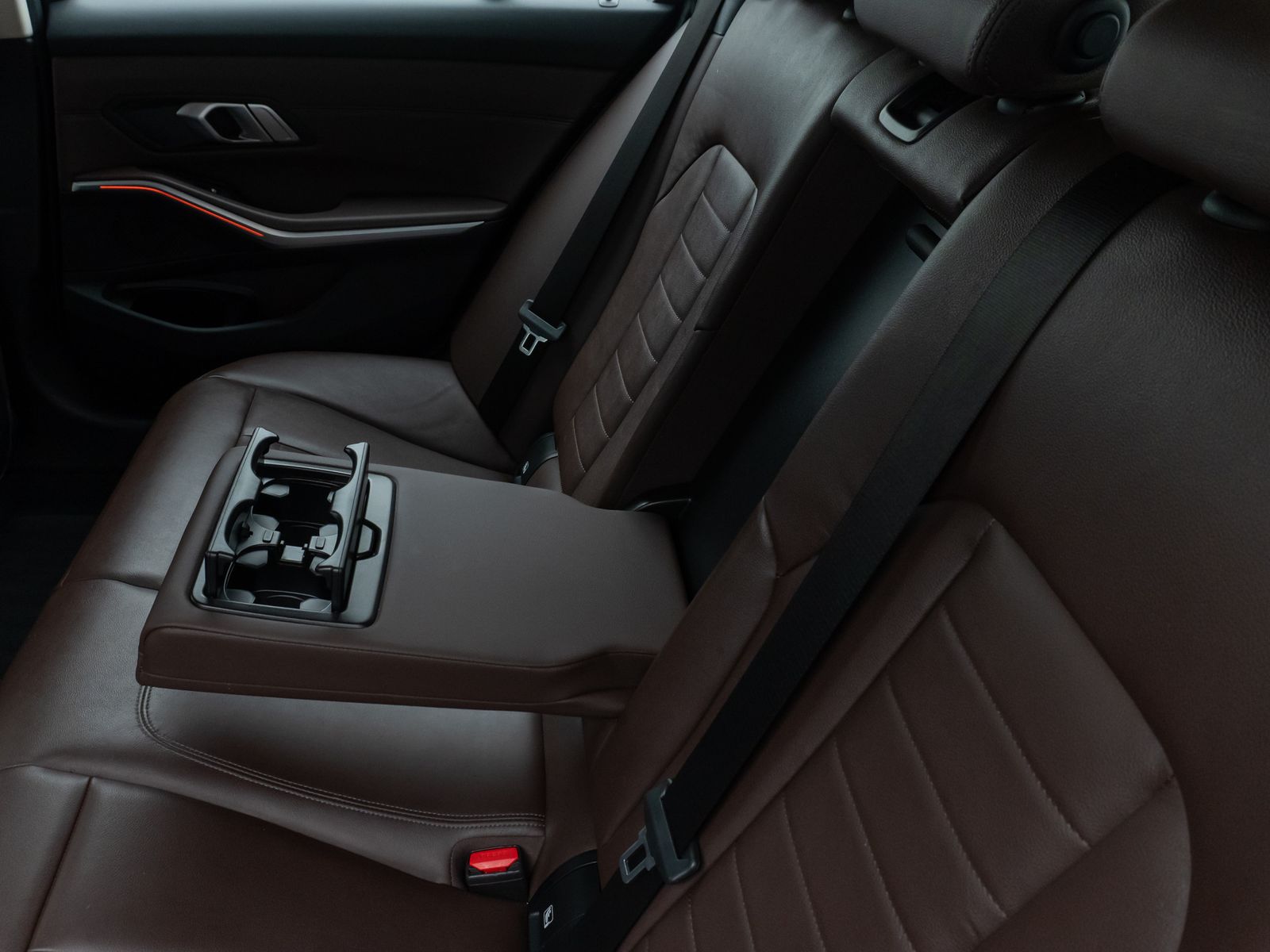 Fahrzeugabbildung BMW 320d xD Sport Line Kamera DAB HiFi Alarm AHK LED