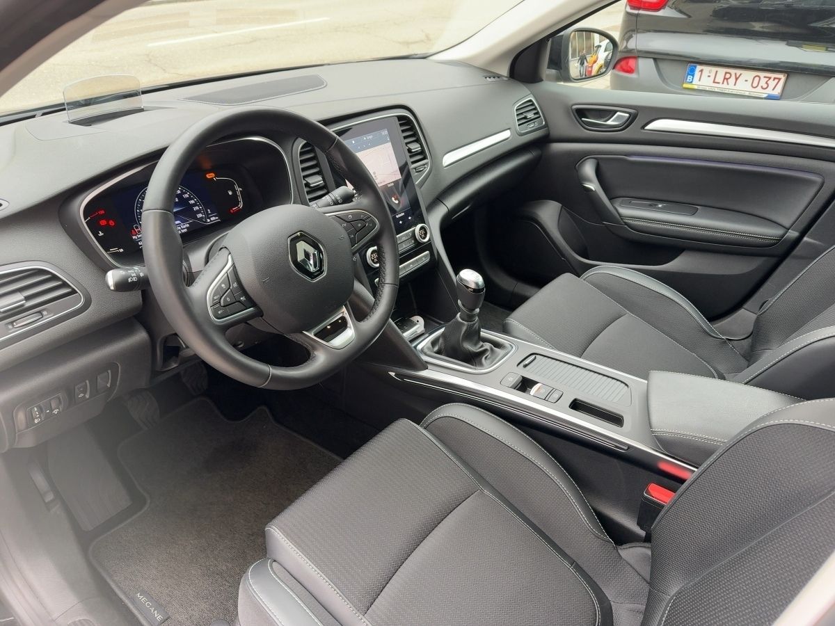 Fahrzeugabbildung Renault Megane Grandtour Intens TCe 140 Glasdach SHZ