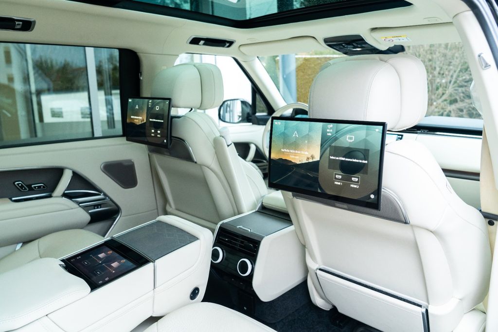 LAND ROVER Range Rover SV / 360° / PANO / LWB / P615 / 23" LAND ROVER Range Rover SV / 360° / PANO / LWB / P615 / 23"